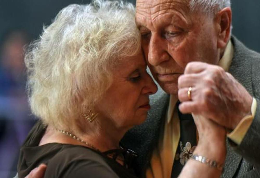 Lui 90 anni, lei 82, si innamorano grazie al tango