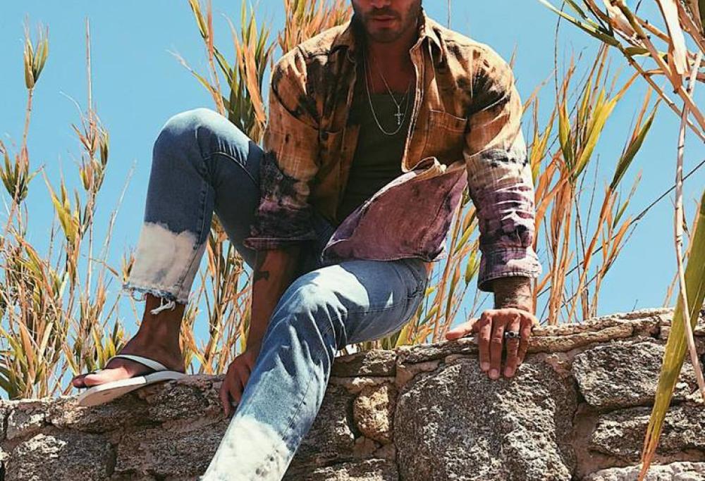 Stefano de Martino ha un piede con sei dita? Ecco la foto che fa discutere