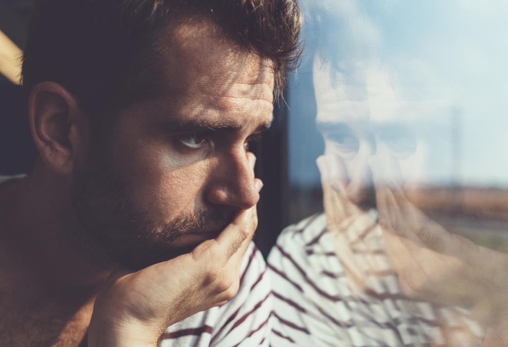 Ora la crisi di mezza età colpisce in anticipo, arriva a 35 anni