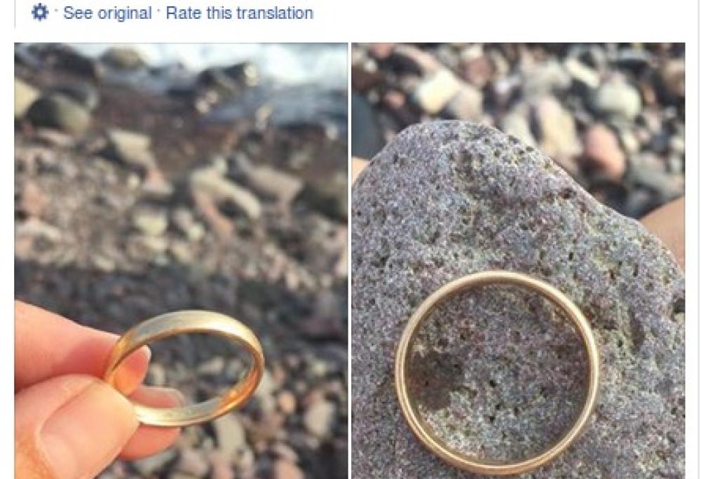 Trova una fede in spiaggia, riesce a rintracciare il proprietario grazie a Facebook