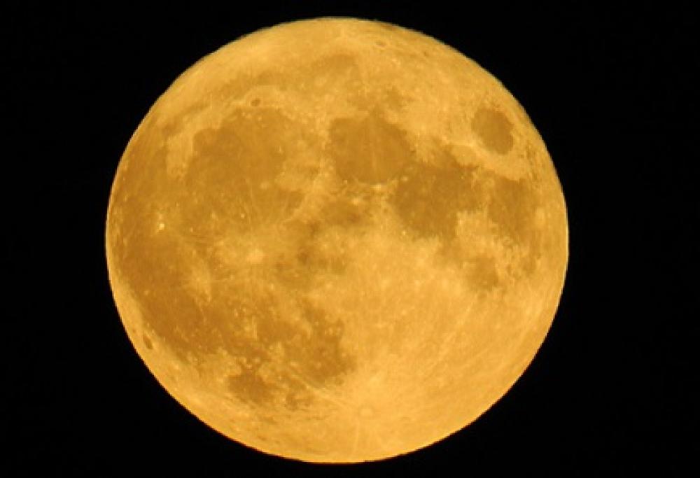 Stasera tutti a guardare la "Luna piena del cacciatore": dalle 18.45 occhi al cielo
