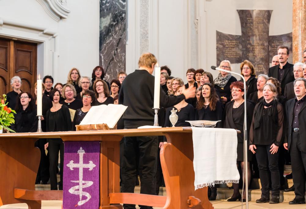 “Stop alla musica da Sanremo durante le messe”: ecco l’accusa dei compositori cattolici