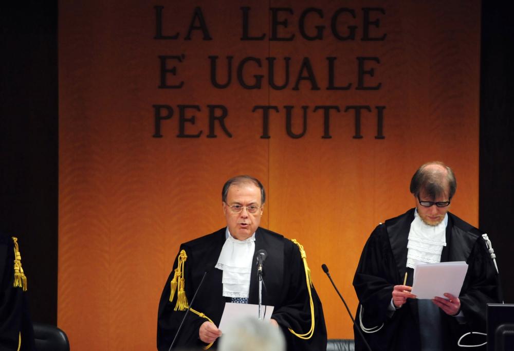 Senza lavoro e fuoricorso, chiede al padre 2.577€ al mese come mantenimento. E il giudice le dà ragione, in parte