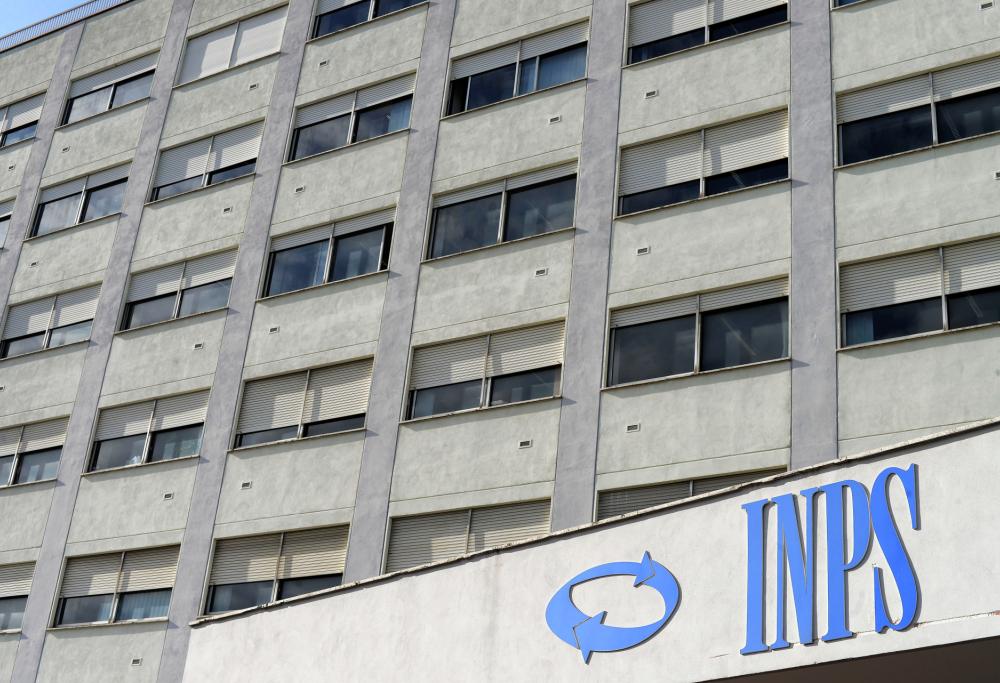Pensioni: nel 2019 si alzerà l'età fino a 67 anni, è ufficiale