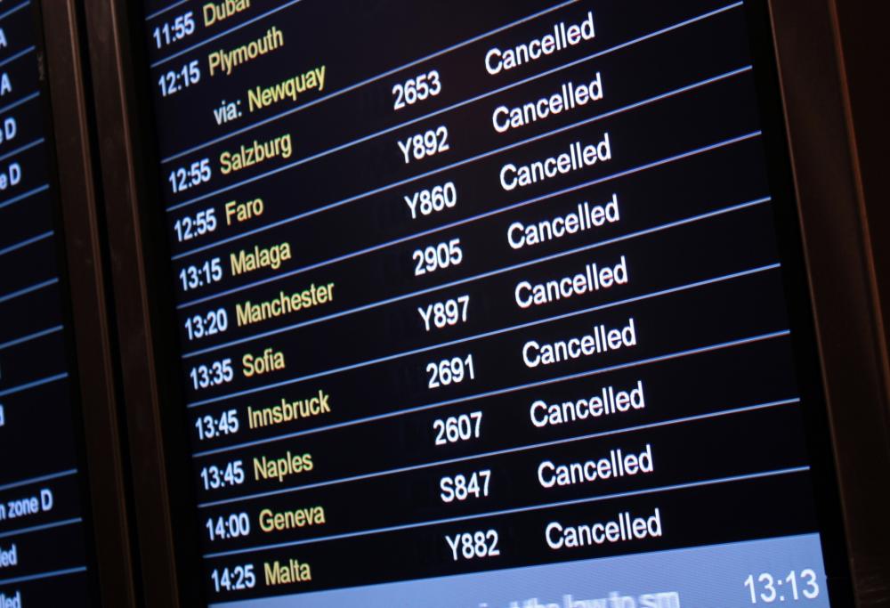 Ryanair: cancellati i voli di circa 400mila passeggeri, polemiche