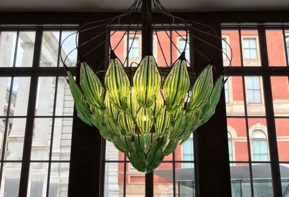 Ecco il primo lampadario vivente!