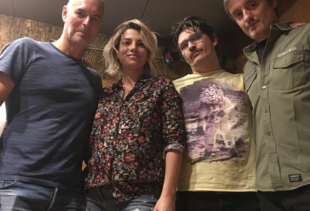Emma Marrone in studio con il bassista dei Jamiroquai