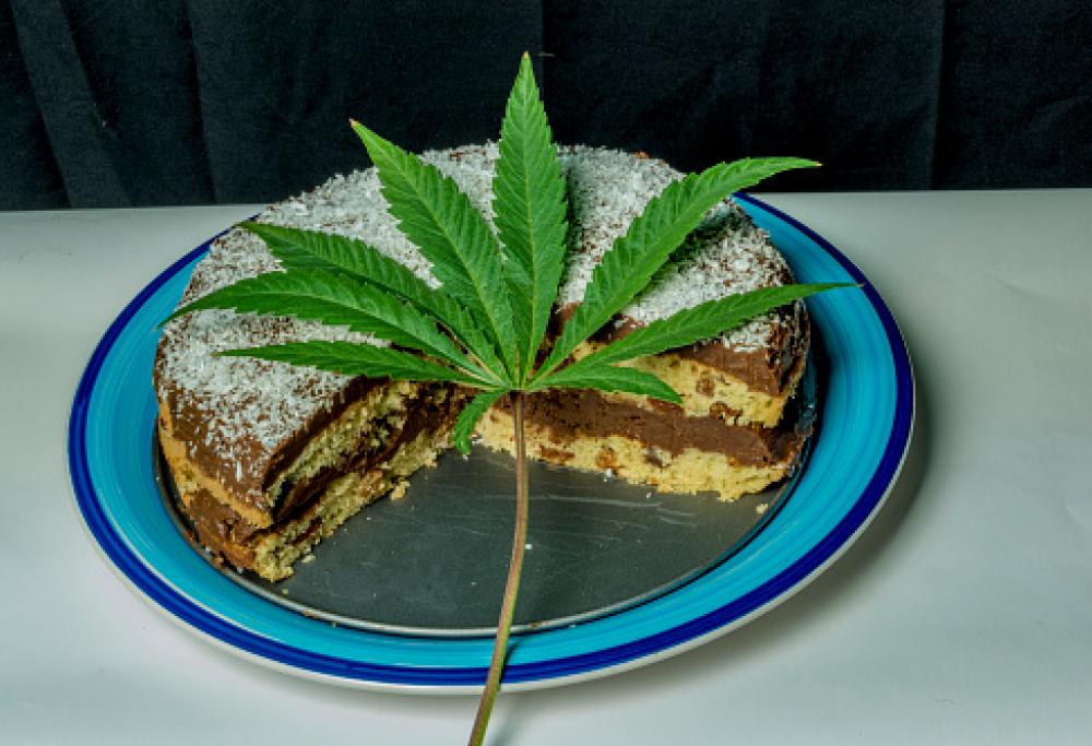 Torna da Amsterdam con un dolce tipico:famiglia intossicata con la cannabis