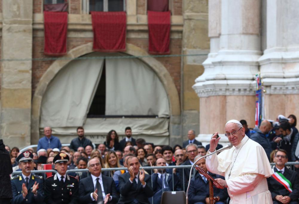 Due detenuti fuggono dopo un pranzo con Papa Francesco a Bologna