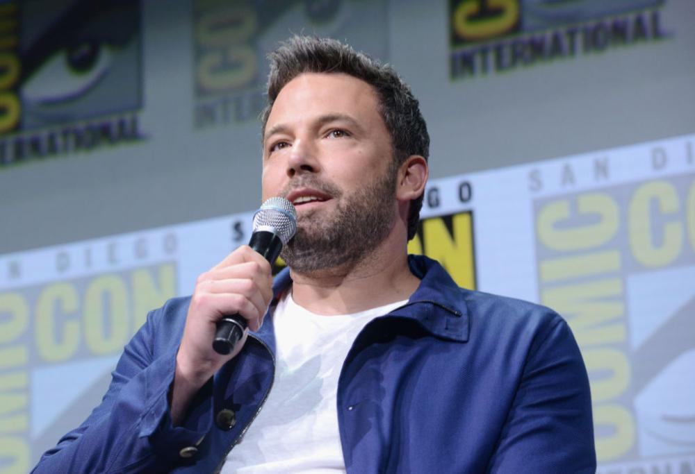 Ben Affleck palpeggia l’attrice Hilarie Burton in diretta su MTV. Le sue scuse non bastano e scoperchiano un vaso di Pandora