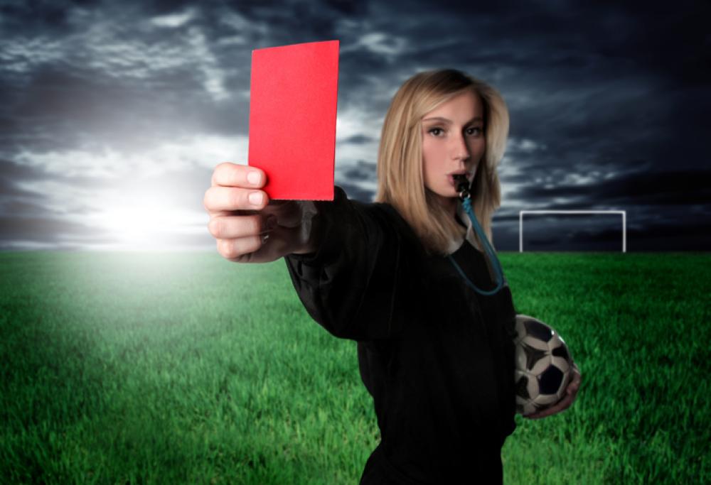 Insulti sessisti ad un arbitro donna: possibile che nel 2017 ci siano ancora discriminazioni sul lavoro?