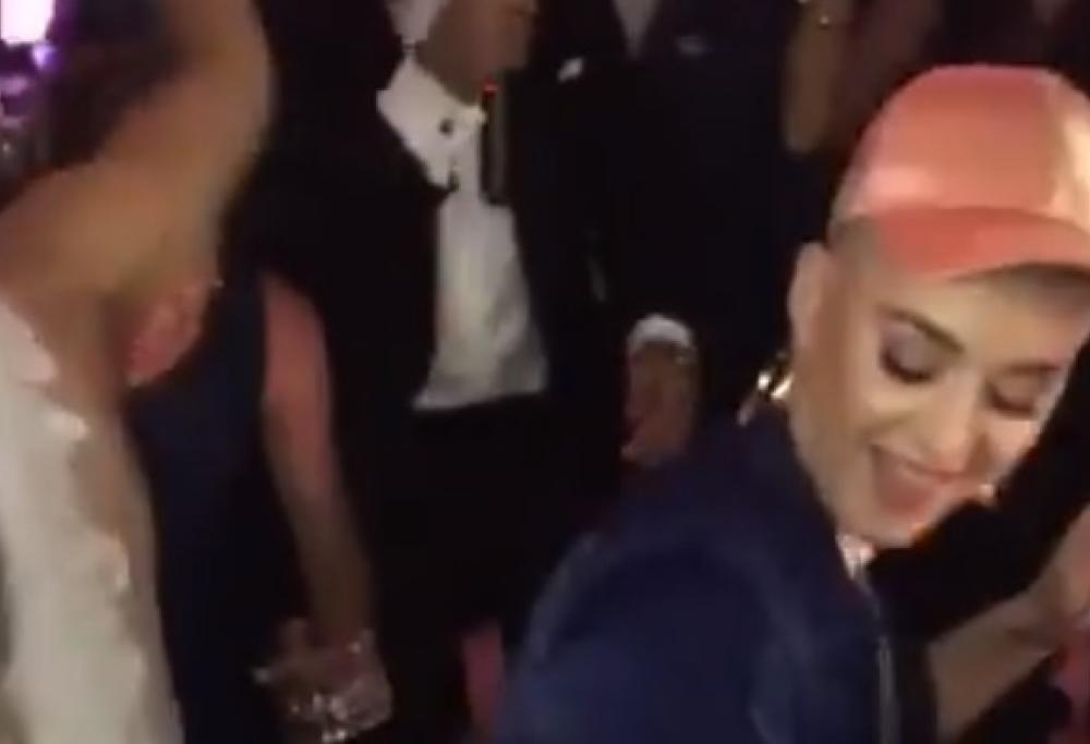 Katy Perry invitata a sorpresa alle nozze