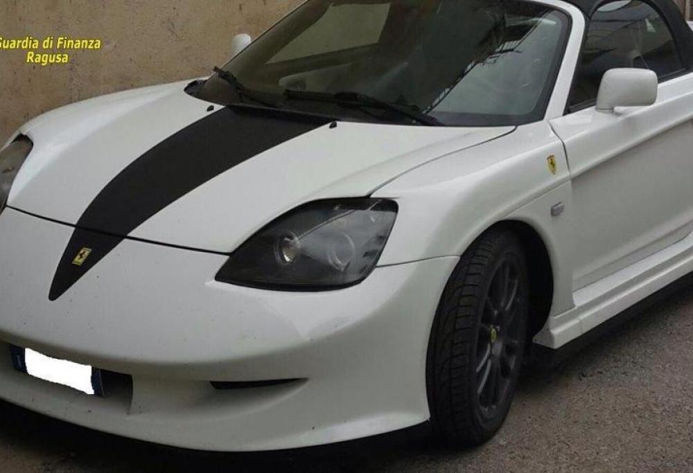 Trasforma una Toyota in Ferrari: denunciato un uomo di Ragusa