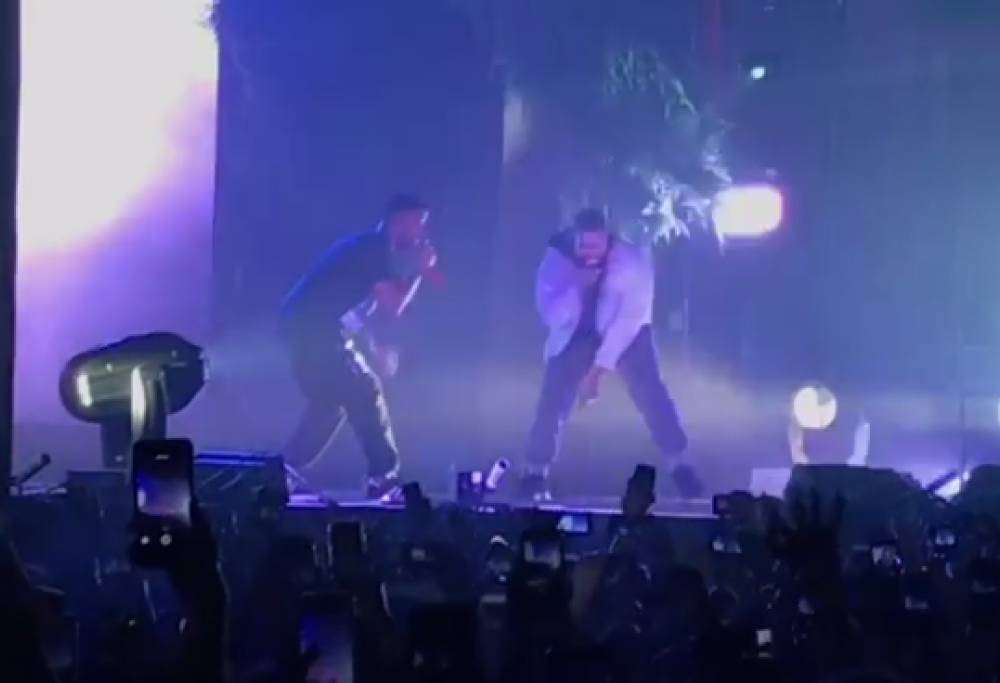 Kanye West ritorna sul palco a sorpresa