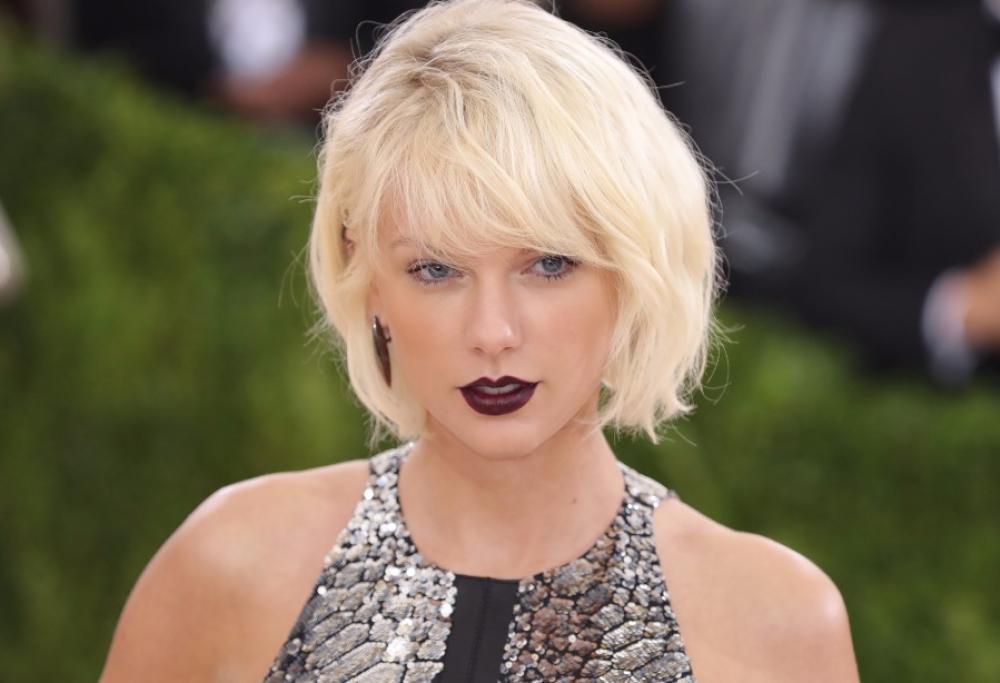 Taylor Swift: i suoi fan minacciano di morte un negozio colpevole di un leak