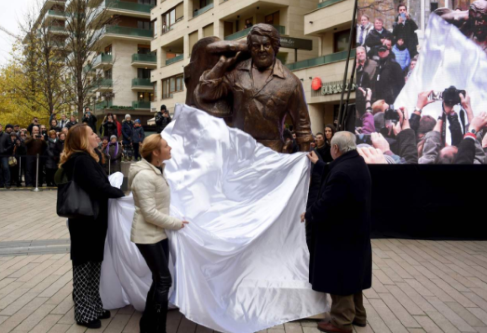 Una statua di bronzo per Bud Spencer