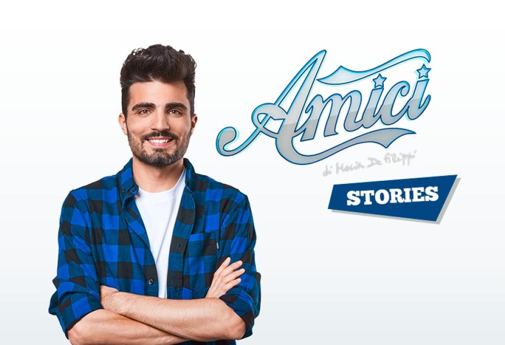 Parte Amici Stories, il nuovo programma on air dedicato alla scuola più seguita d’Italia