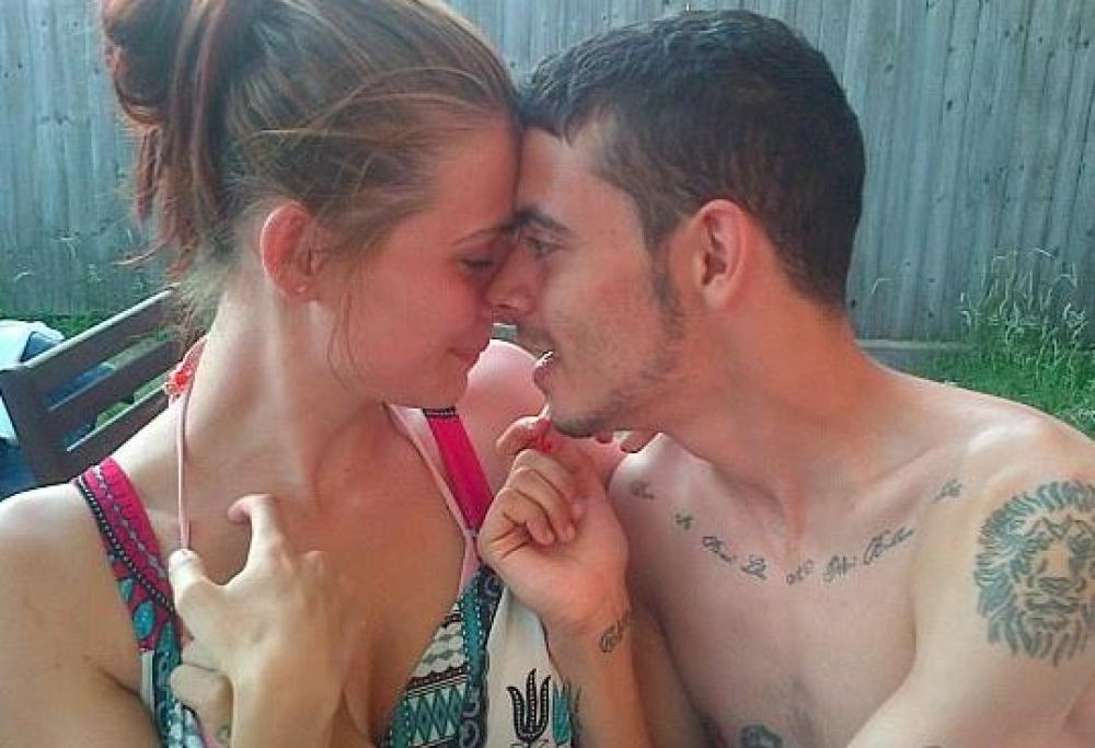 Fa sesso legata a letto e muore 