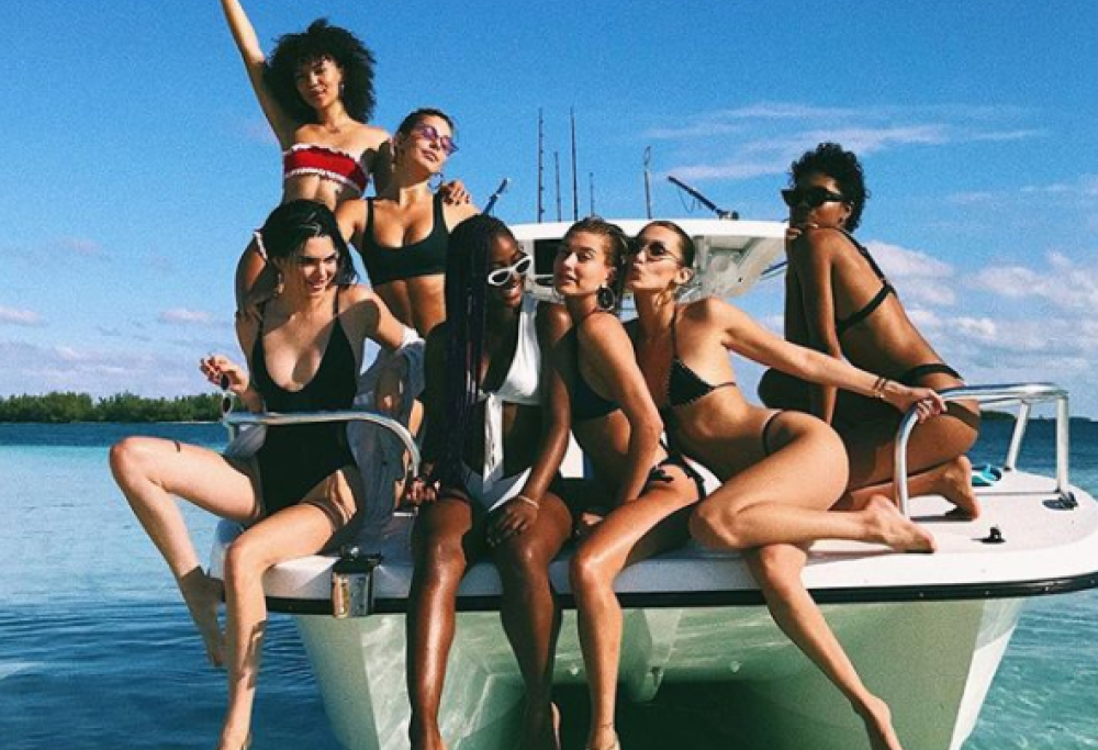 Bella Hadid, Kendall Jenner e le loro amiche in bikini alle Bahamas: wow!