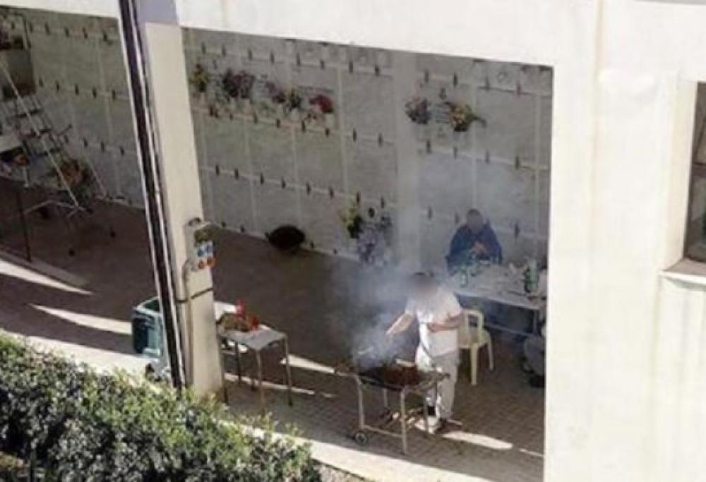 Barbecue al cimitero: quattro persone denunciate