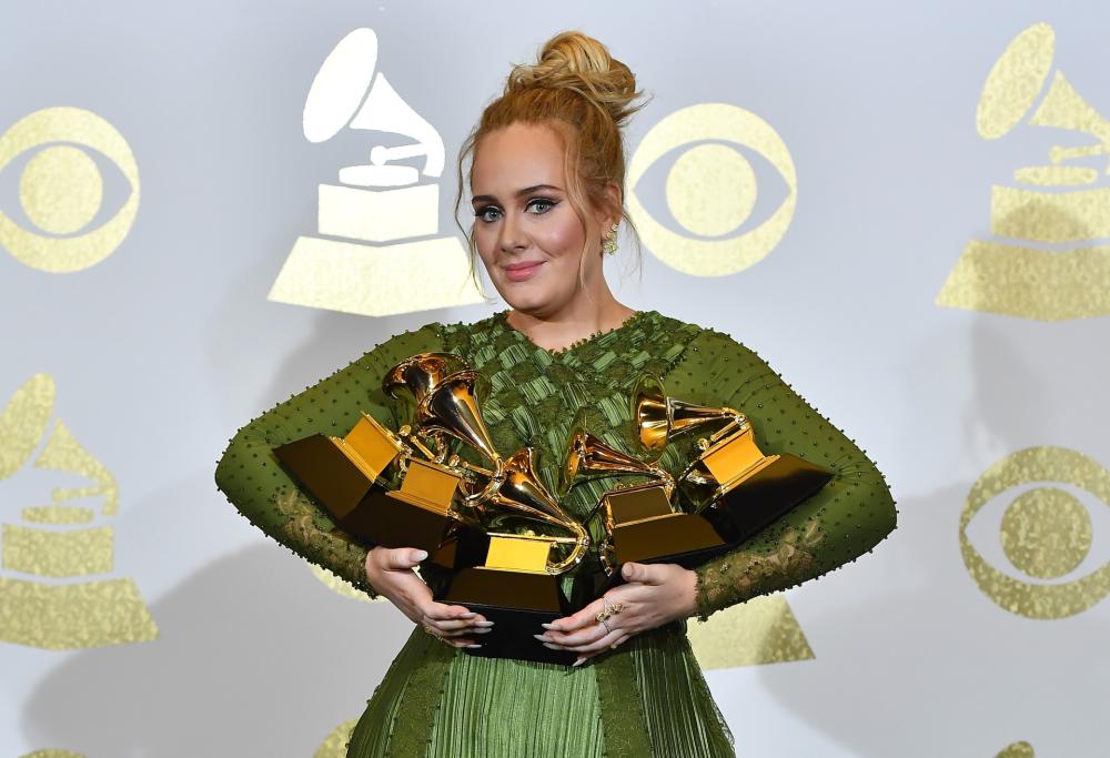 Adele chiede di accelerare le indagini sull'incendio alla Grenfell Tower di Londra