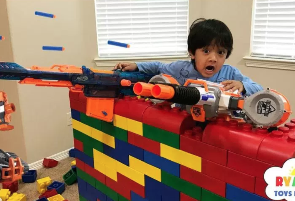 Un bambino diventa miliardario testando giocattoli