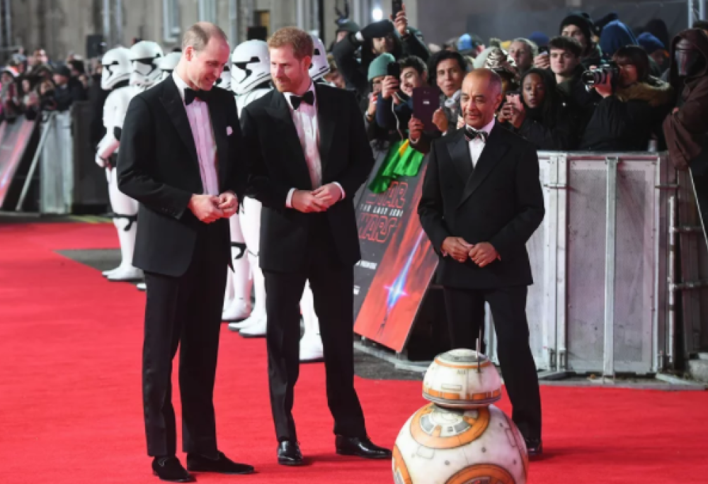 Il Principe William e il Principe Harry alla prima di Star Wars perché… nel film recitano anche loro!