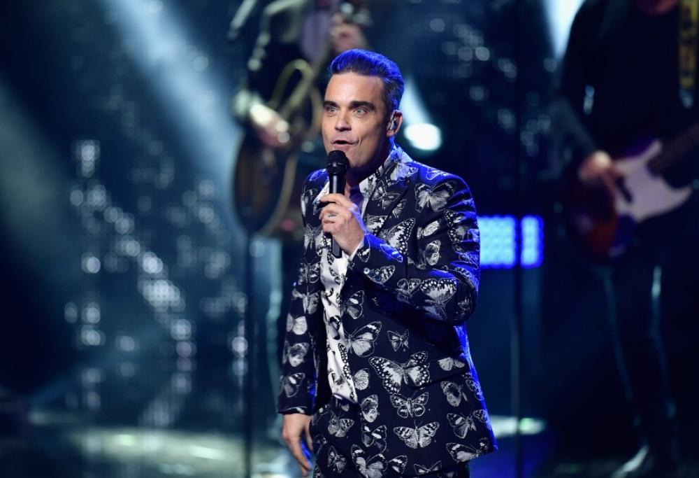 Robbie Williams e il surreale dibattito sui suoi rapporti hot con le Spice Girls