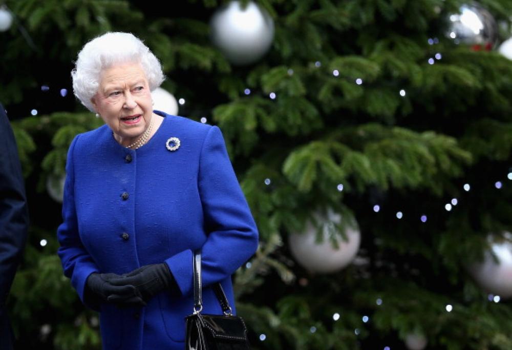 Non indovinerete mai cosa c’è nella borsa della Regina Elisabetta