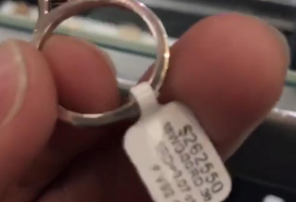 Fedez svela (per sbaglio?) il costo dell'anello regalato a Chiara