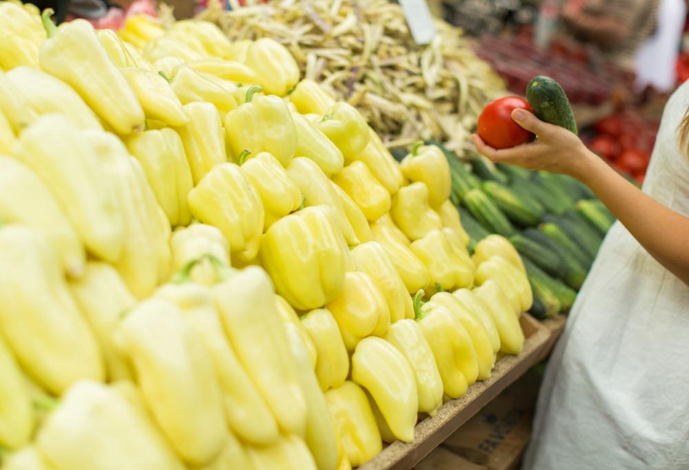 Sacchetti per frutta e verdura: sarà possibile portarli da casa ma solo se nuovi