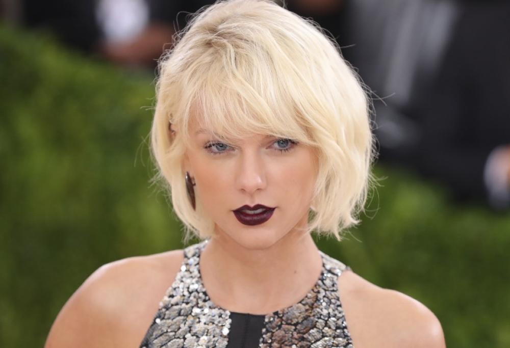 Taylor Swift: il Dj che la molestò  ha trovato un nuovo lavoro. I fan della popstarinsorgono