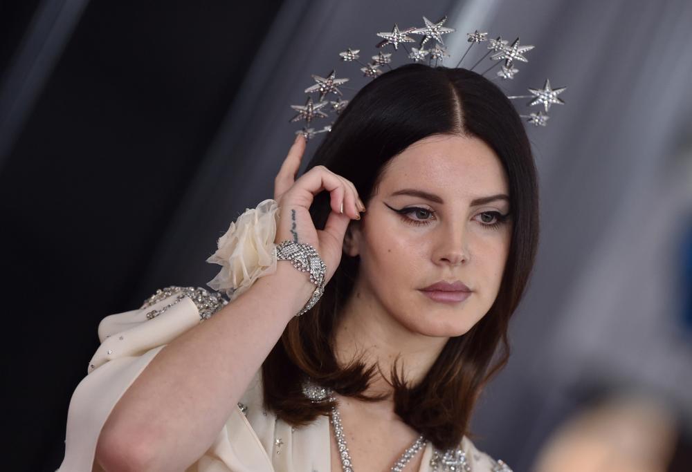 I buoni propositi di Lana Del Rey per il 2019 sono tutti da ridere