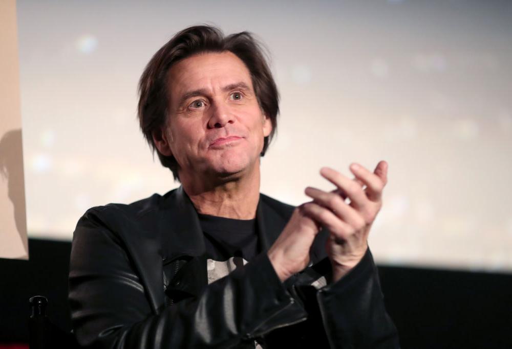 Jim Carrey accusa Facebook di favorire interferenze russe e si cancella dal social