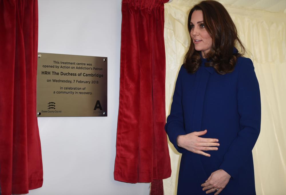 Perché Kate Middleton non si può togliere il cappotto in pubblico?