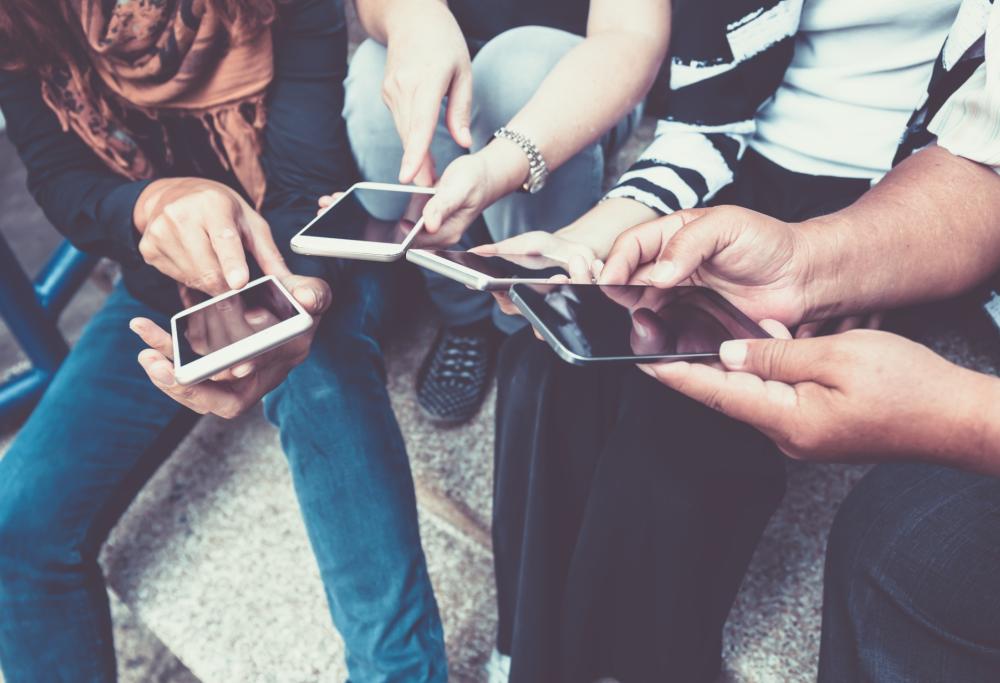 Facebook: giovani in calo, preferiscono Snapchat