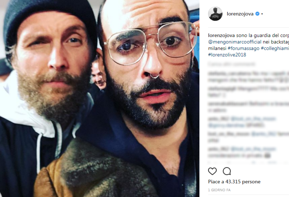 Jovanotti: il selfie con Marco Mengoni nel backstage del suo concerto