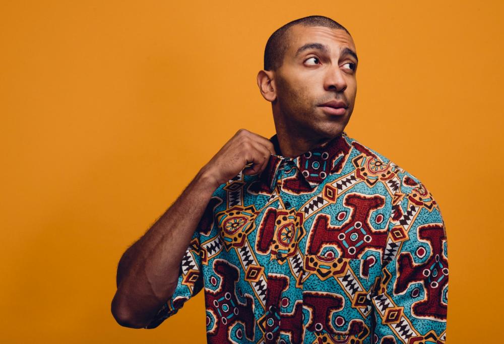 Mudimbi conquista le classifiche con "Il Mago" e il video raggiunge le 3 milioni di views