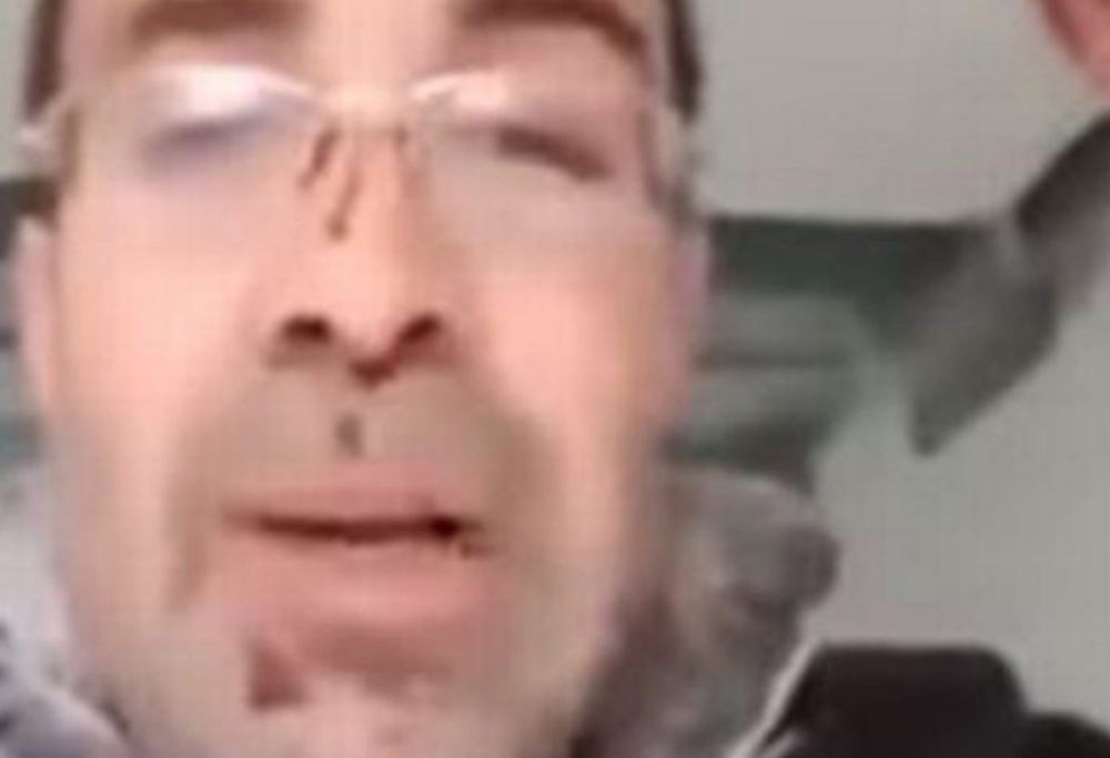 Uccide la moglie e fa una diretta Facebook: "Se irritate i mariti, finirete così"