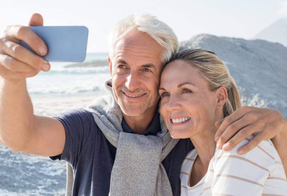 Selfie: In Italia gli over 55 amano i selfie più dei giovani 