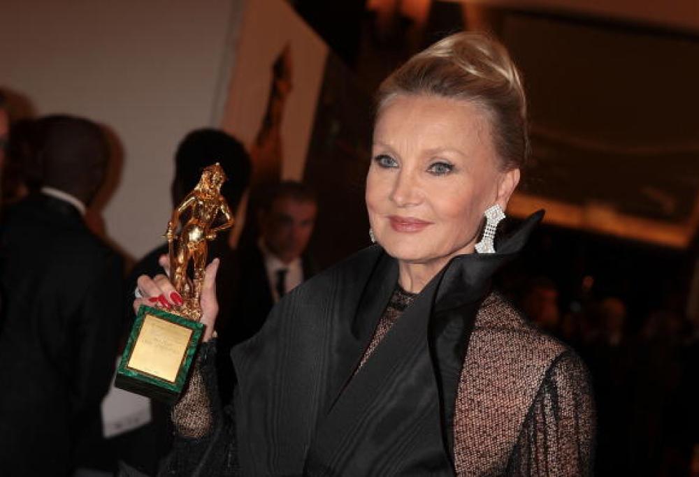 Barbara Bouchet vive con 511 euro di pensione (e il figlio Alessandro Borghese è più famoso di lei)