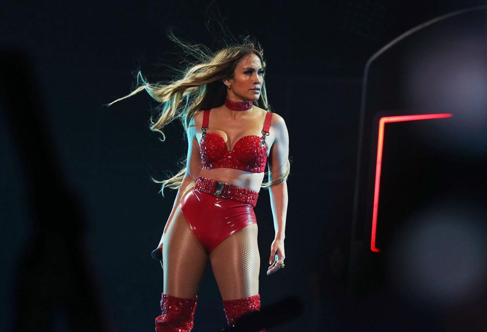 Molestie sessuali, parla Jennifer Lopez: "Un regista mi ha chiesto di mostrargli le tette"