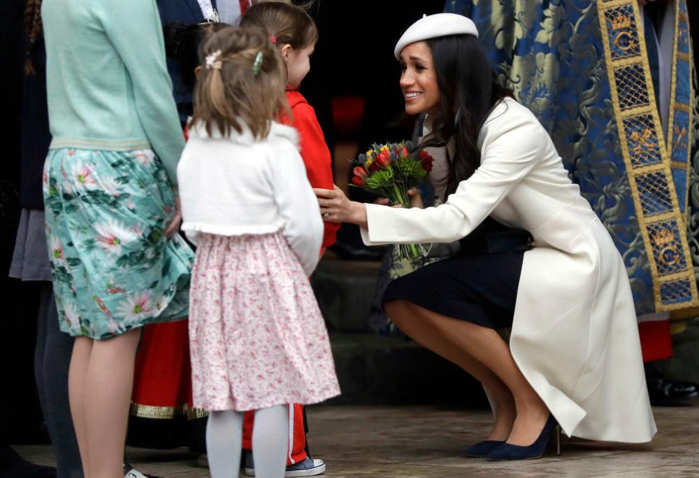 Meghan Markle e il cappotto da 1000 dollari: ecco chi paga i suoi vestiti