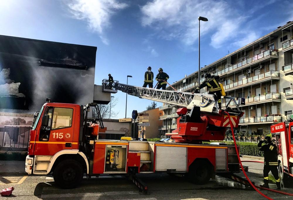 Cuociono la pasta senz’acqua: studentesse americane fanno scoppiare un incendio 