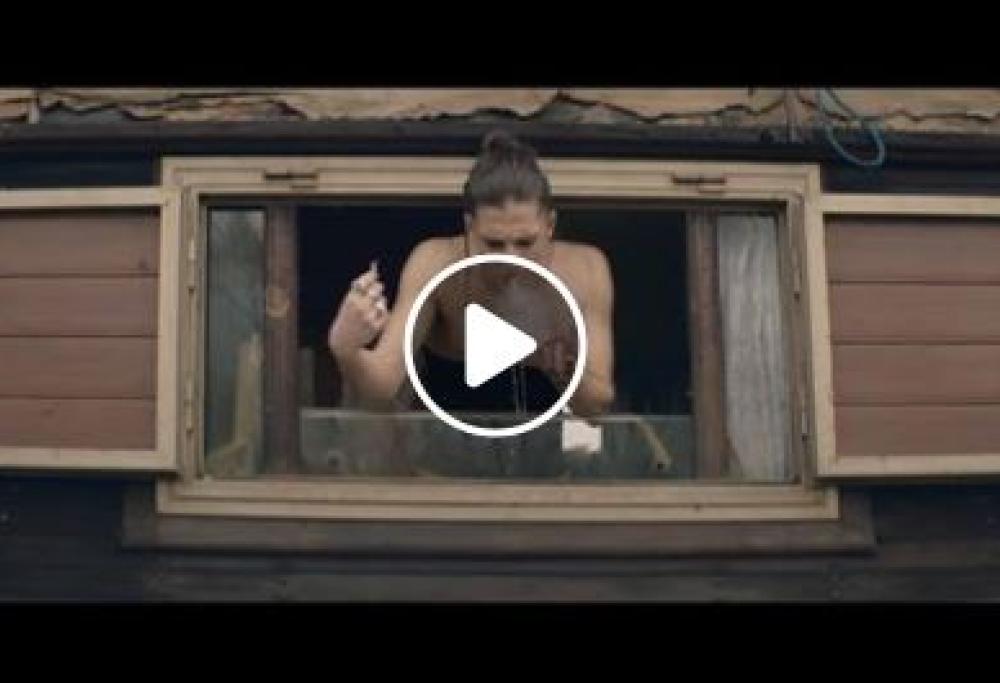 Damiano (Måneskin) senza maglietta nel nuovo video ‘Morirò da re’