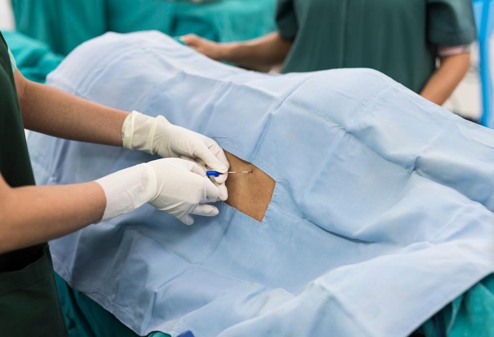 Da 14 anni con l’ago dell’epidurale nella schiena: denunciato l’ospedale
