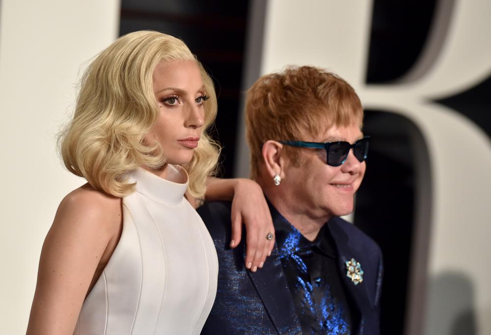 Lady Gaga omaggia Elton John con una cover di "Your Song". Ascoltala qui