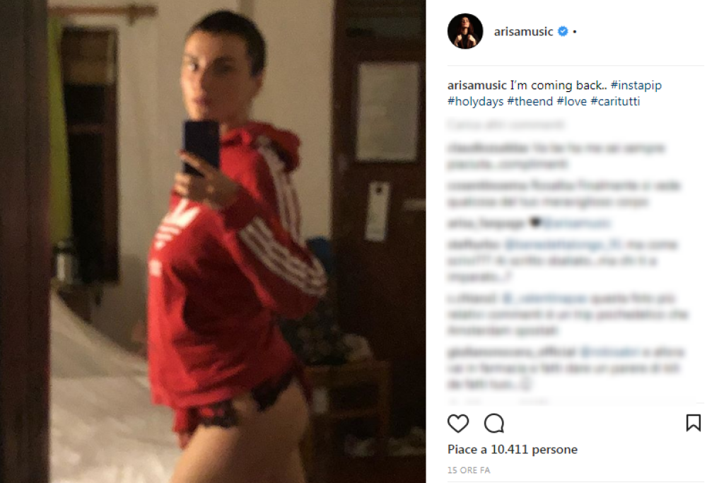 Arisa è tornata dall'India, più sexy che mai