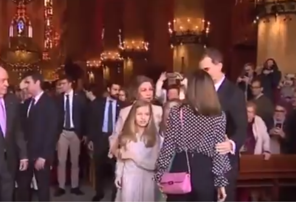 Scontro tra donne reali: il video diventa virale e la rete si scatena 