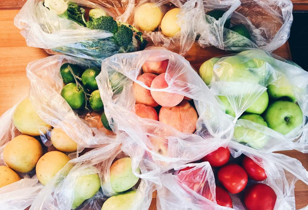 Finalmente potremo portare da casa i sacchetti per frutta e verdura